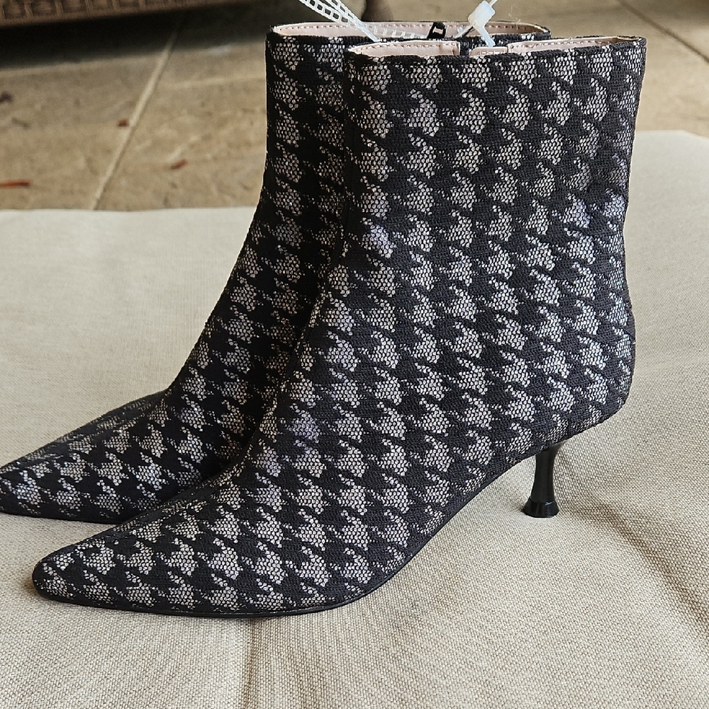 Betsey Johnson Parkker Houndstooth Pointed-Toe Booties Kitten-Heel Silver Black